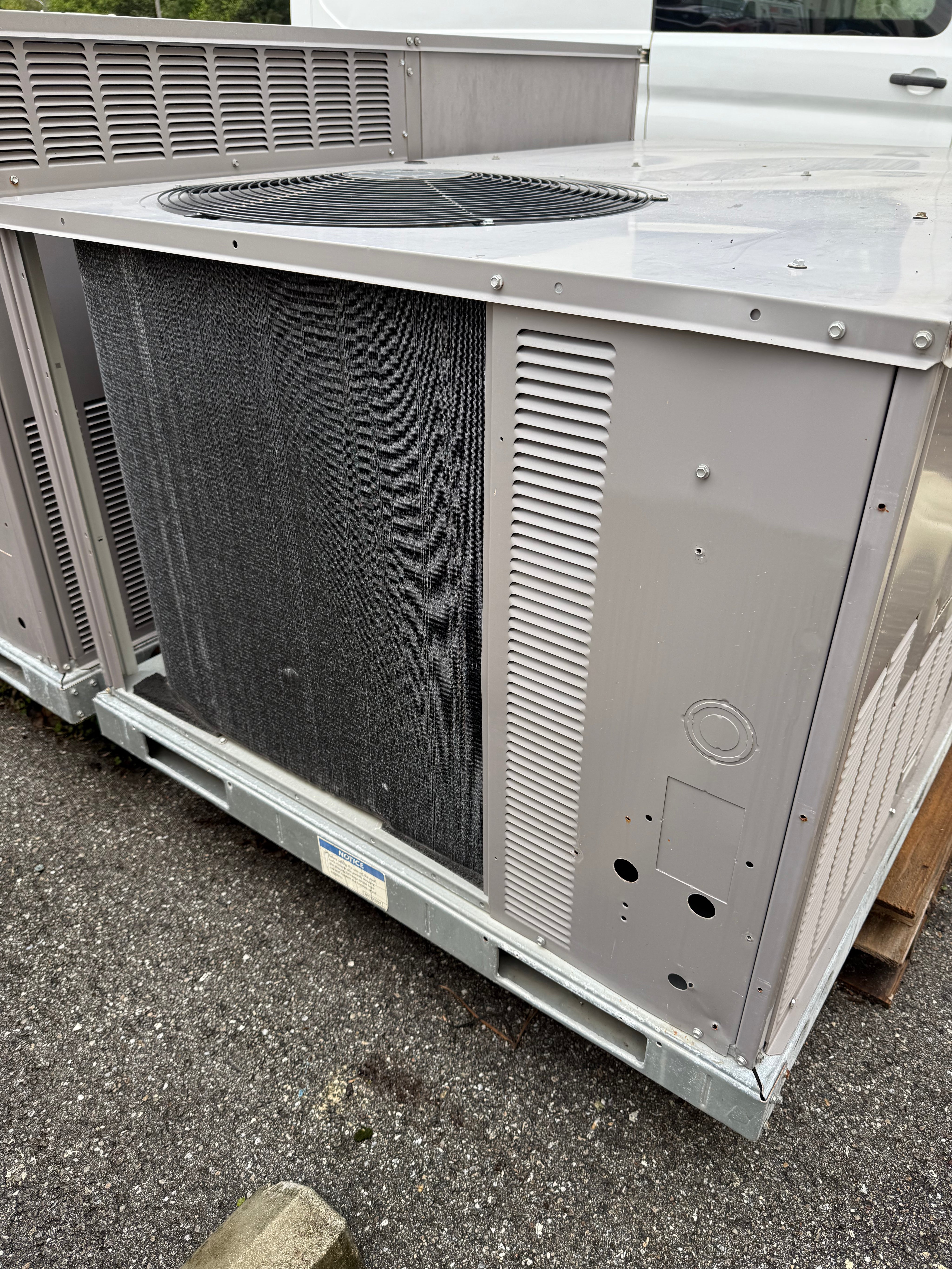 Weathermaker Combo Used Carrier Weathermaker 5-Ton R410A Rooftop Packaged Unit 50FC-A06A2 ...